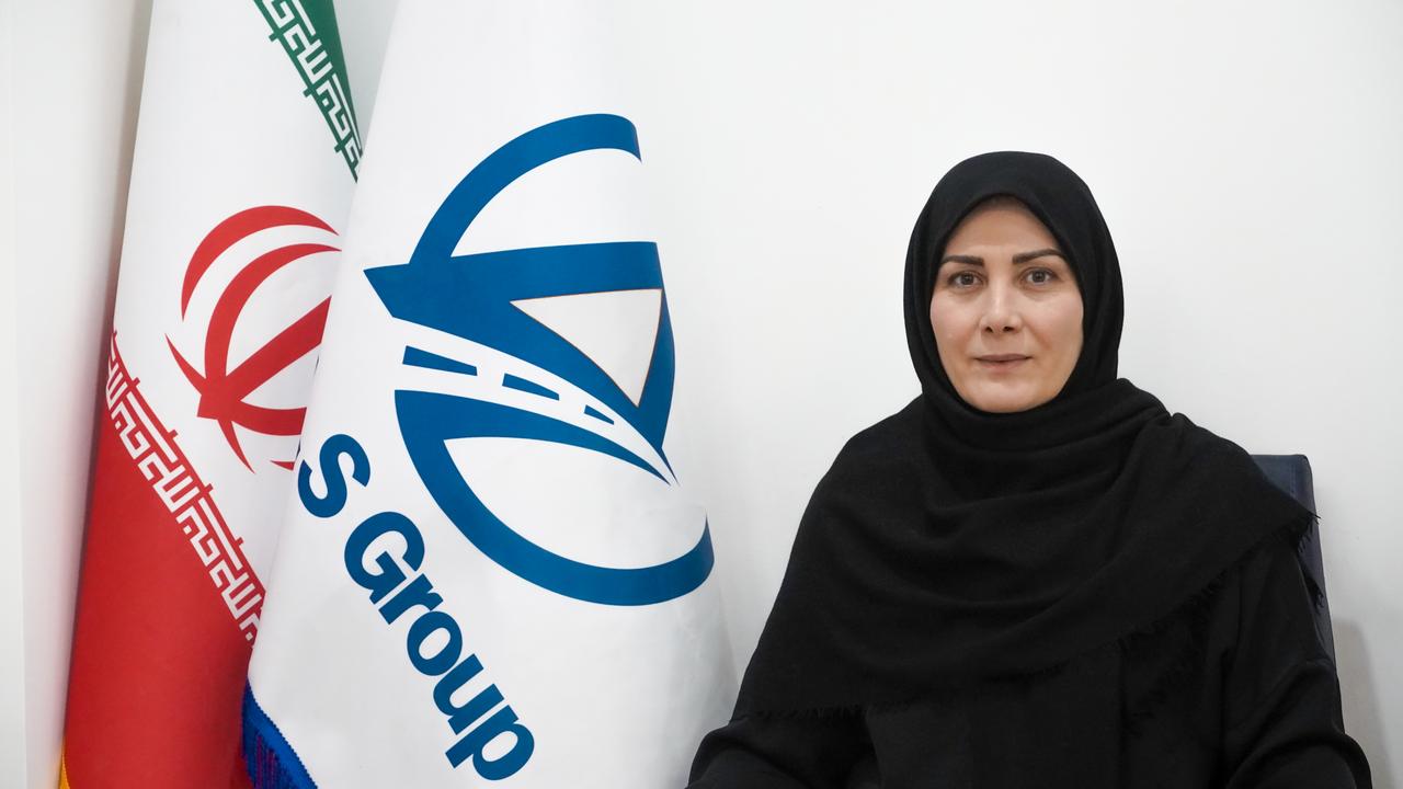 خانم مهرزاد، سرپرست منابع انسانی