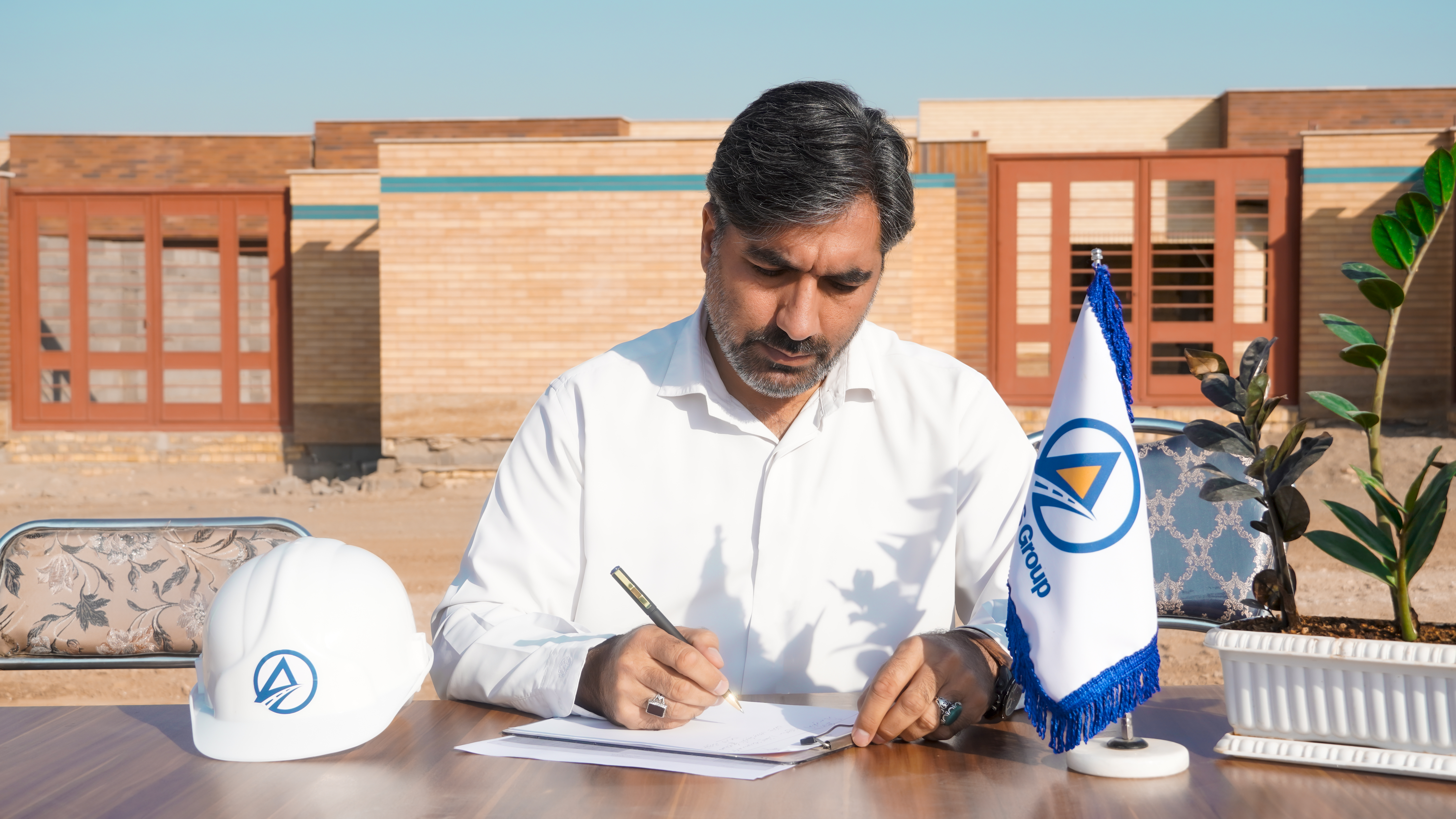 مهندس بدیعی، رئیس کارگاه پرنیان